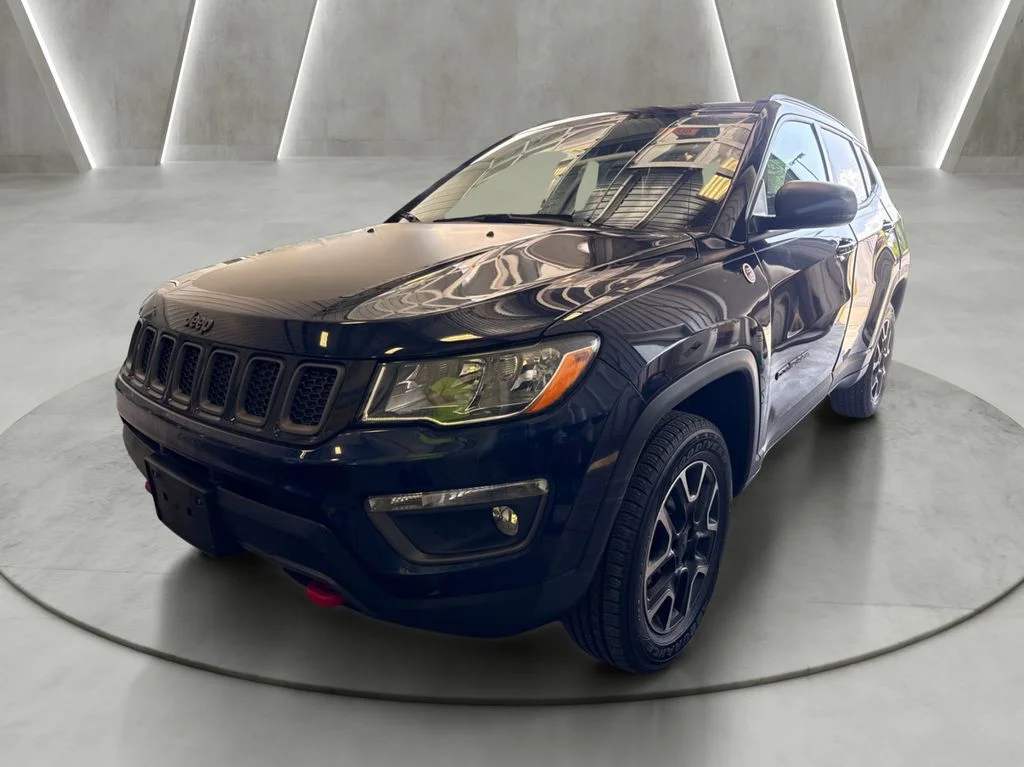 Used 2019 Blue Jeep Trailhawk image 3