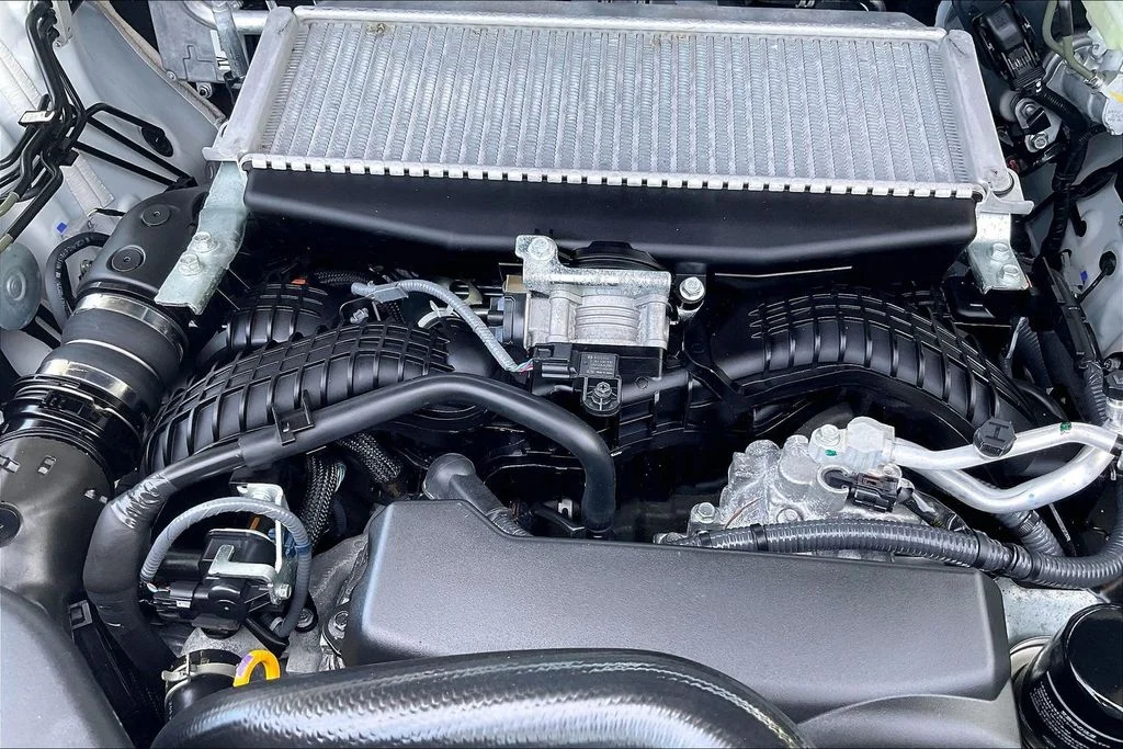 Used 2025 White Subaru Onyx Edition image 37