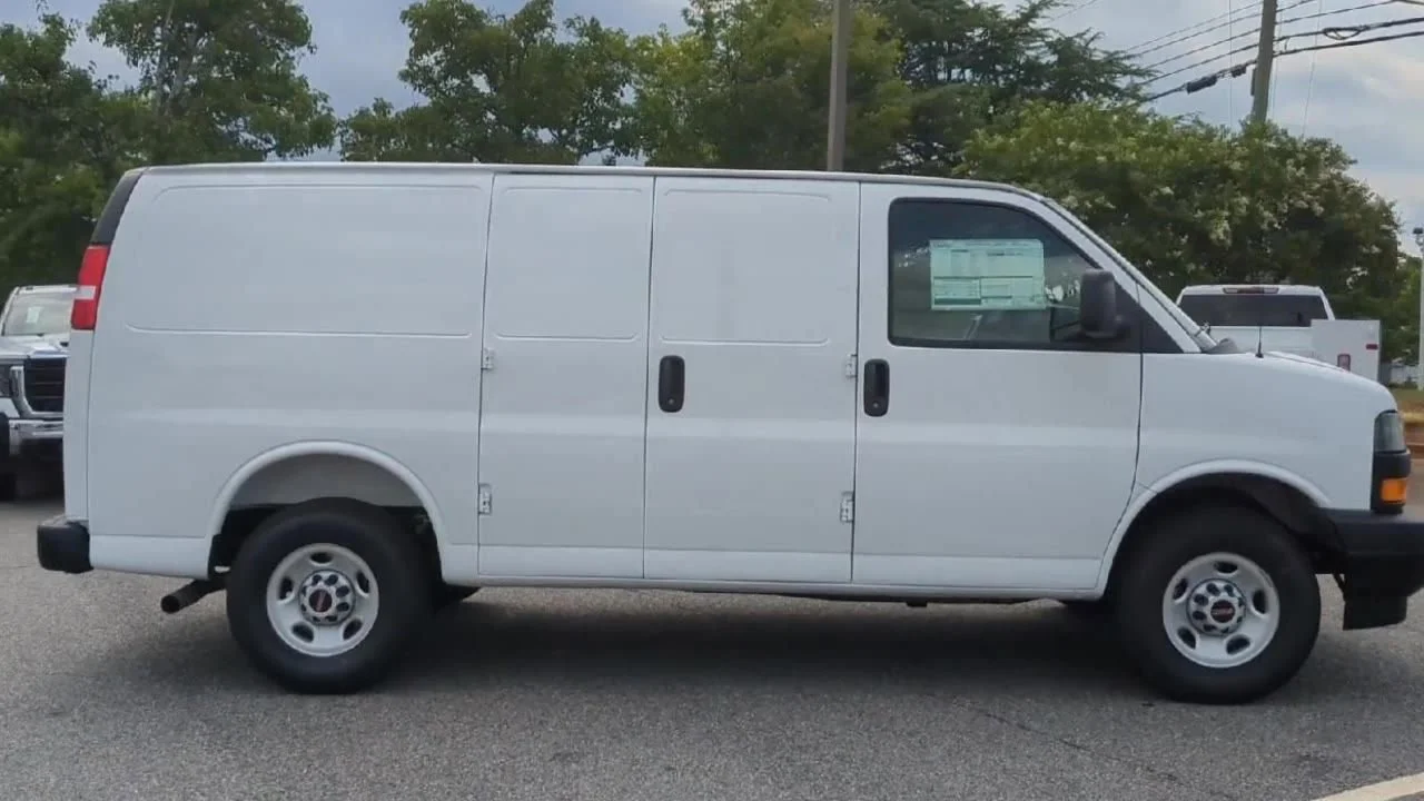 New 2025 Summit White GMC Work Van image 9