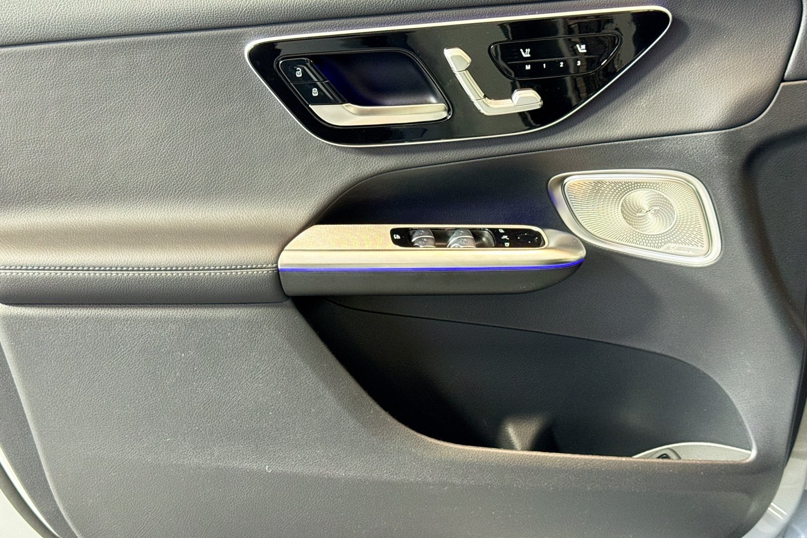 New 2026 MANUFAKTUR Alpine Grey Mercedes-Benz GLC 300 image 16