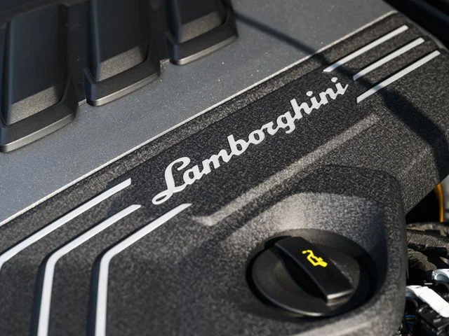 Used 2025  Lamborghini SE image 64