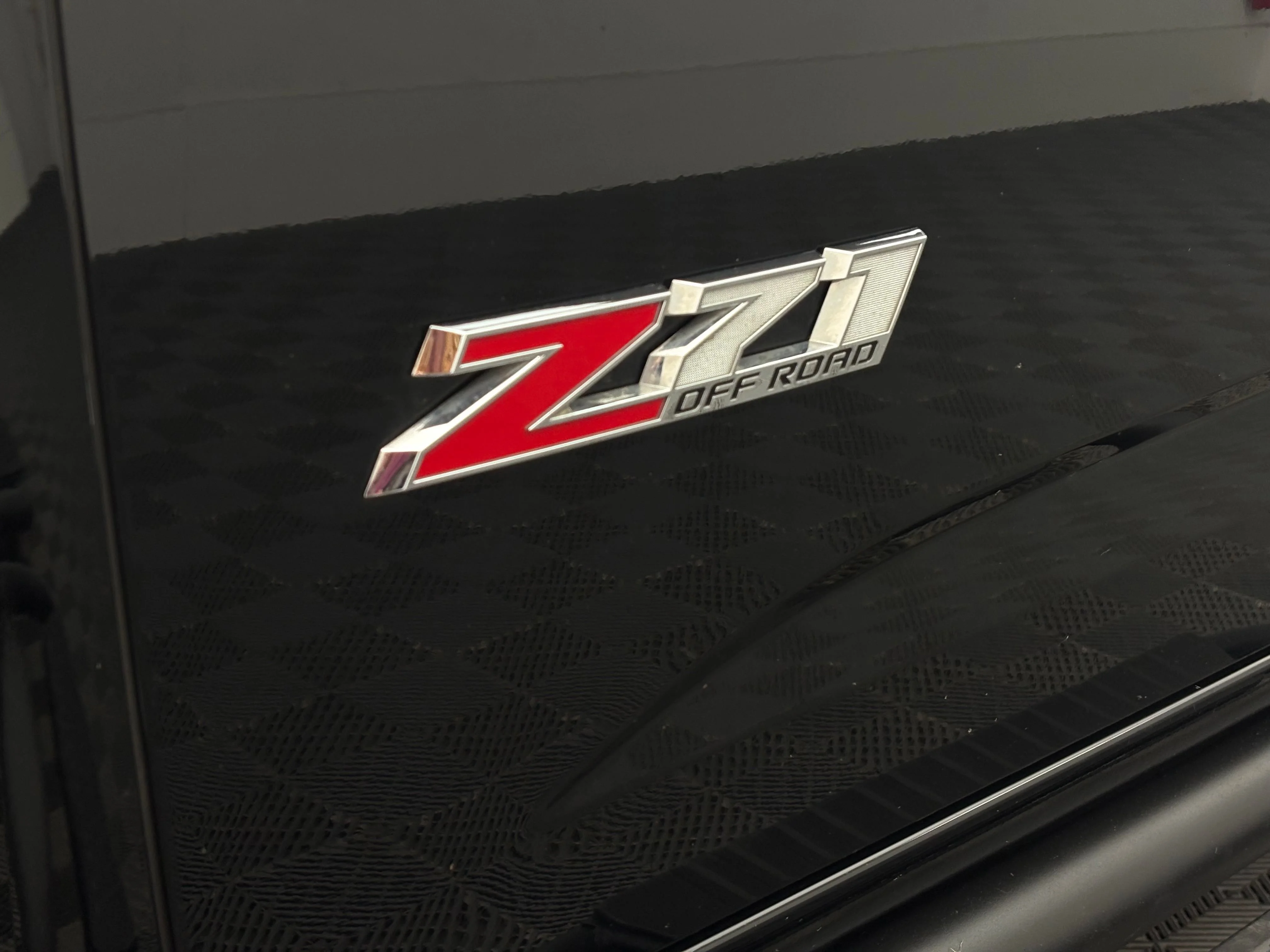 Used 2018 BLACK Chevrolet 4WD Z71 image 14
