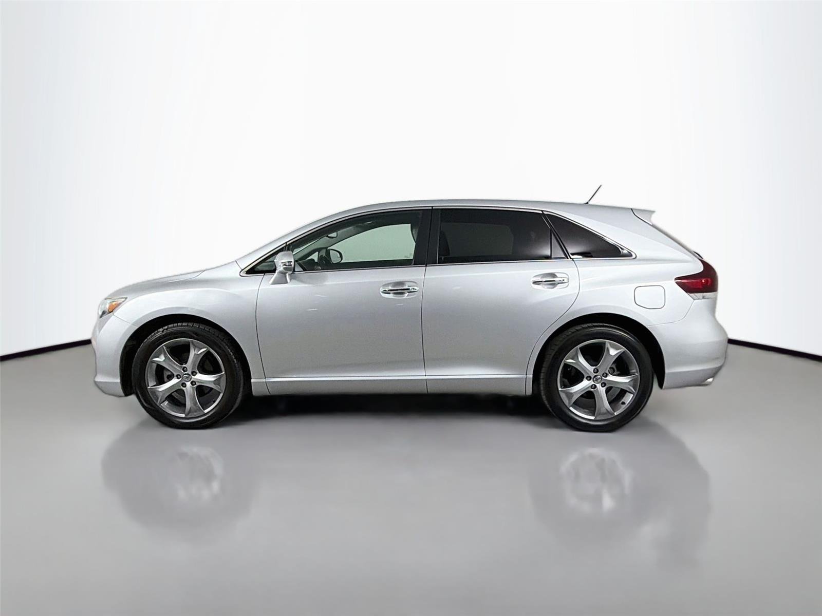 Used 2013 Classic Silver Metallic Toyota Limited image 8