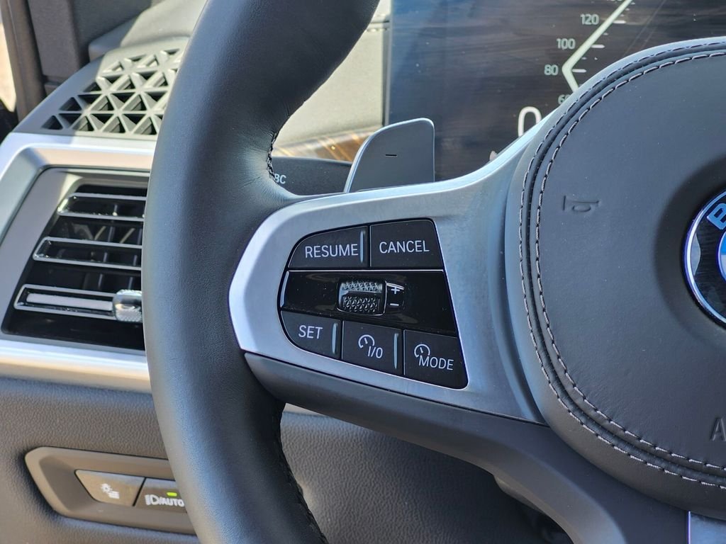 Used 2025 Black BMW xDrive40i image 30
