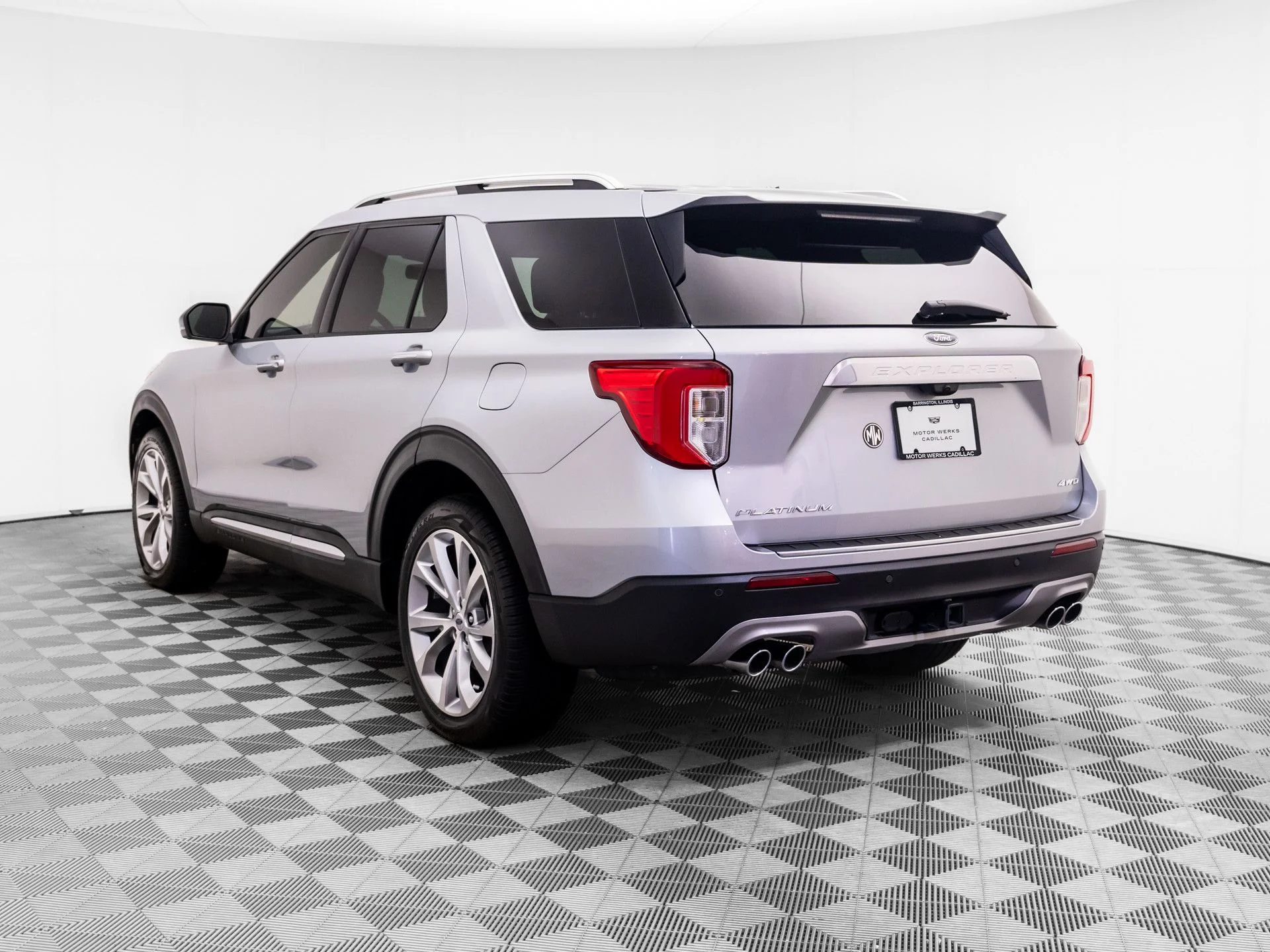 Used 2023 Silver Ford Platinum image 3