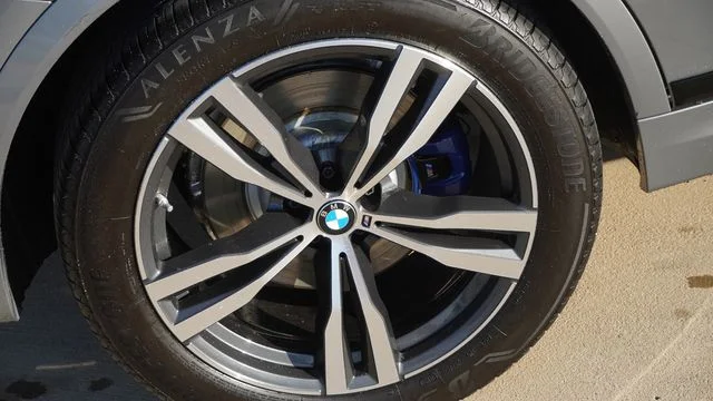 Used 2024 Gray BMW xDrive40i image 11