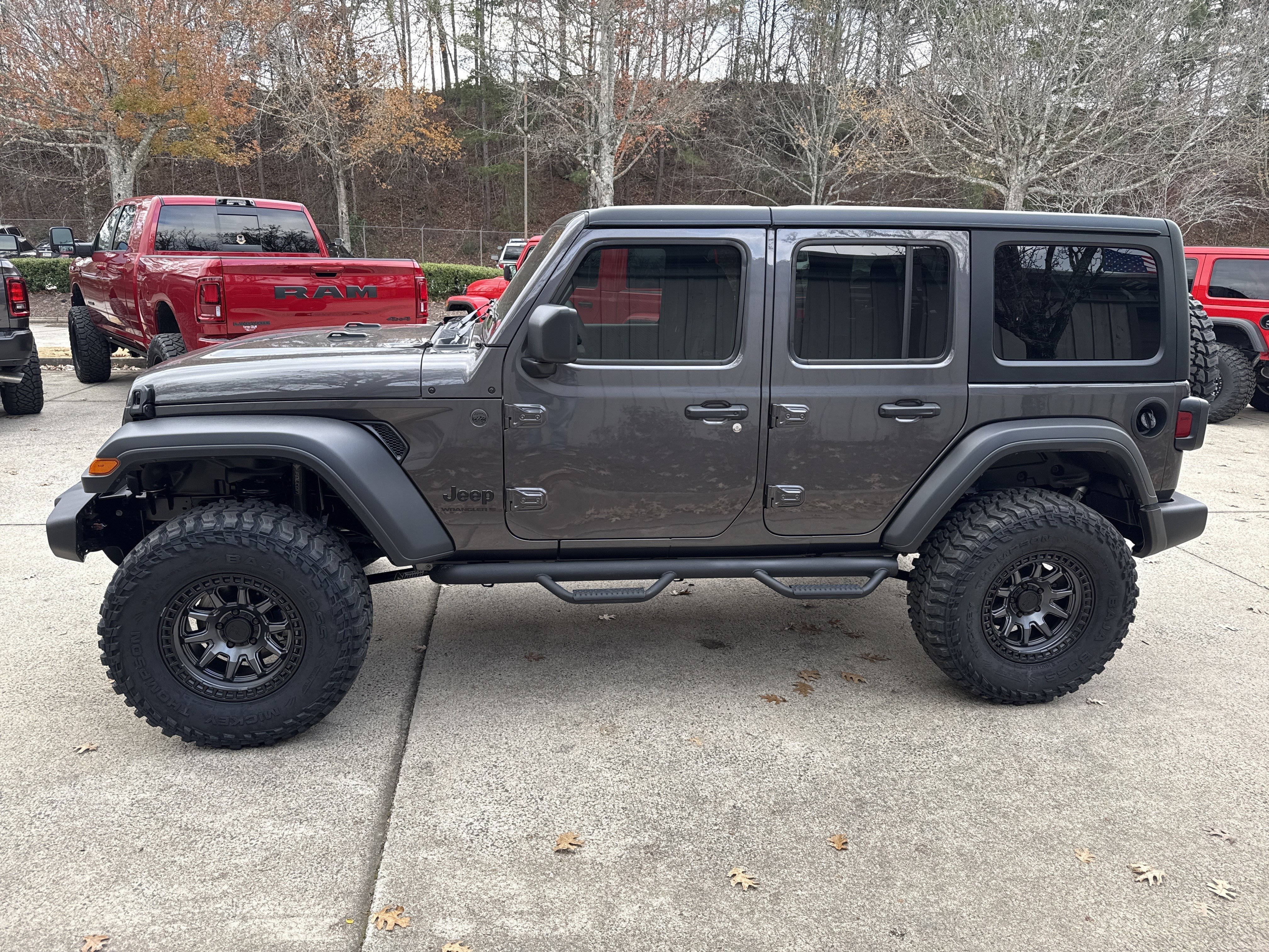 New 2026 Granite Crystal Metallic Clearcoat Jeep Sport S image 5