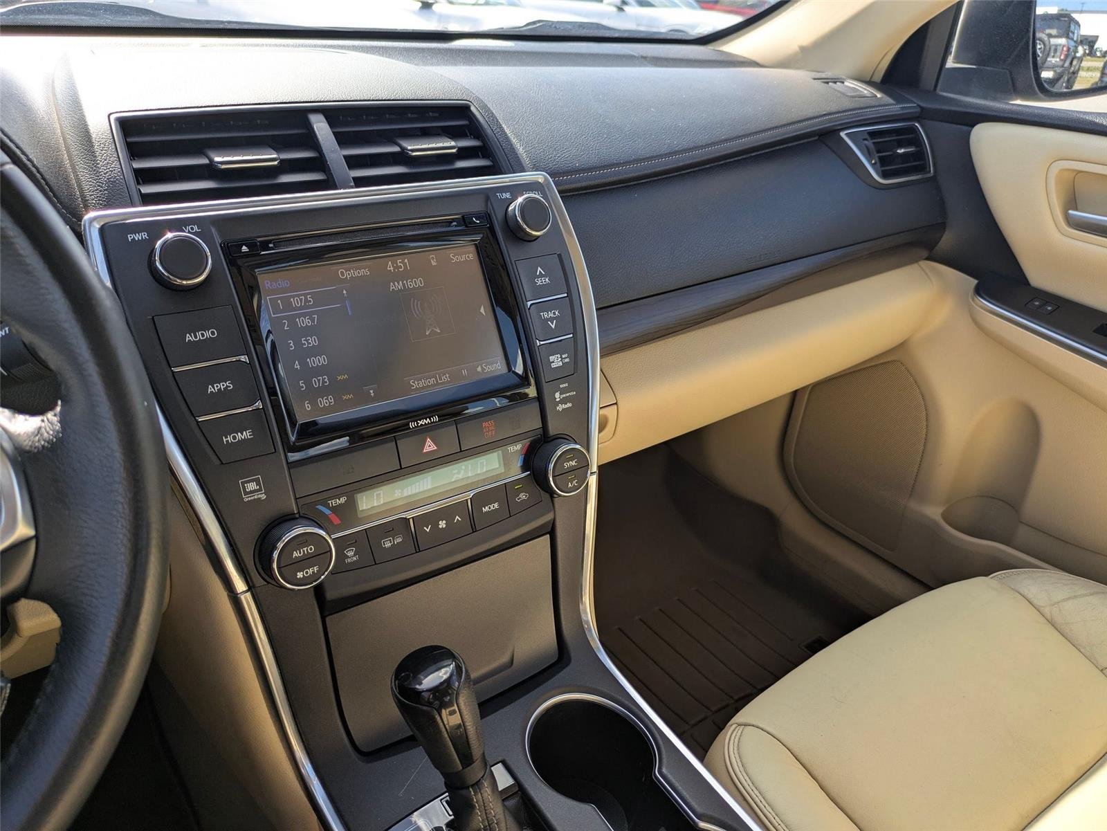 Used 2017 Creme Brulee Mica Toyota XLE image 20