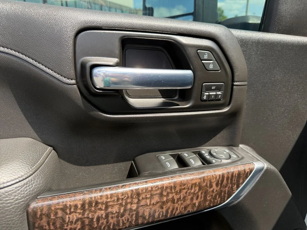 Used 2020 Silver GMC Denali image 11