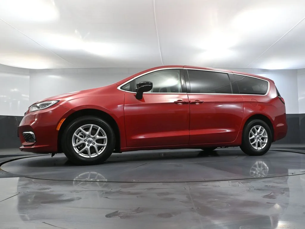 Used 2024 Red Chrysler Touring L image 54