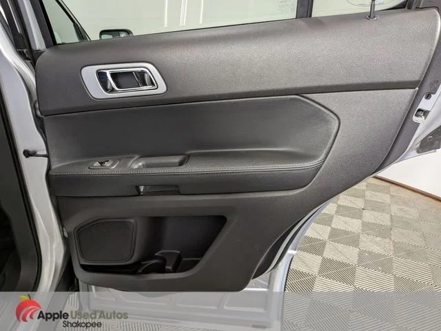 Used 2015 Silver Ford XLT image 41