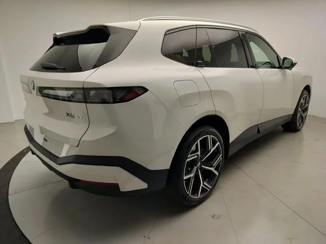 New 2027 Alpine White BMW  image 3