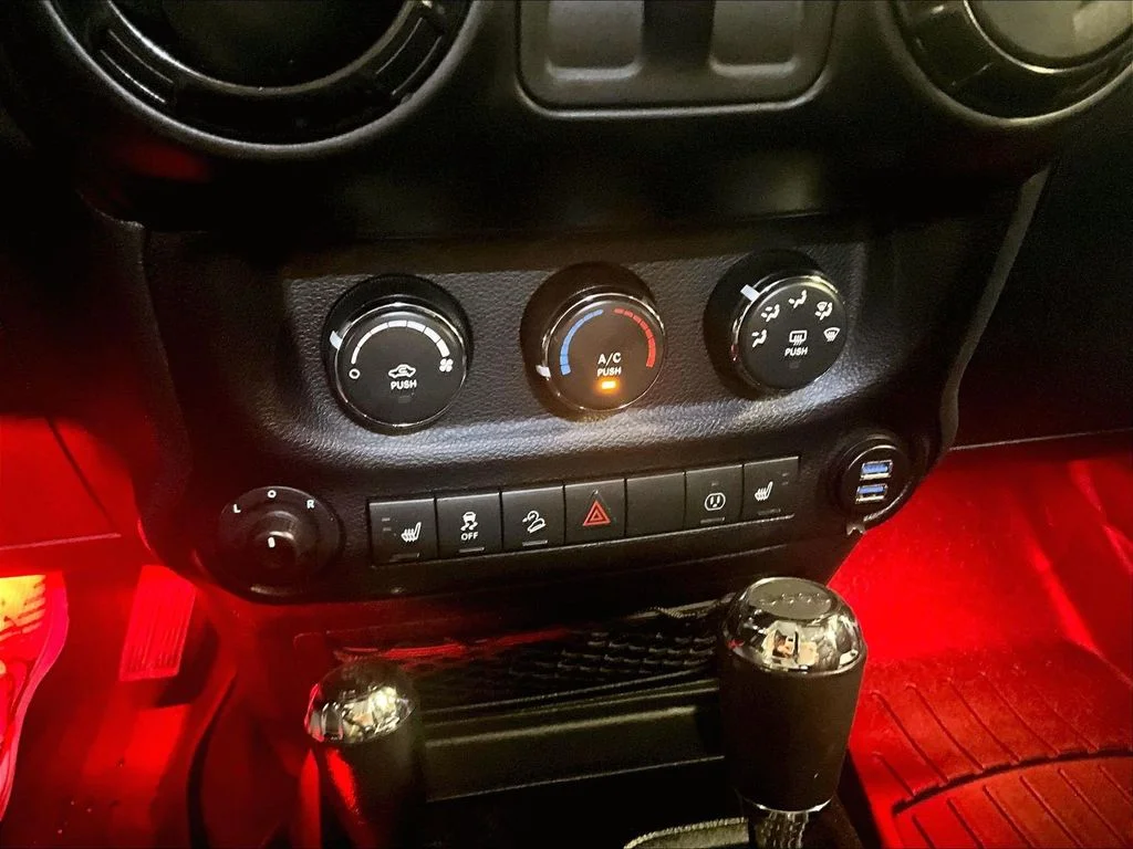 Used 2017 White Jeep Sahara image 25