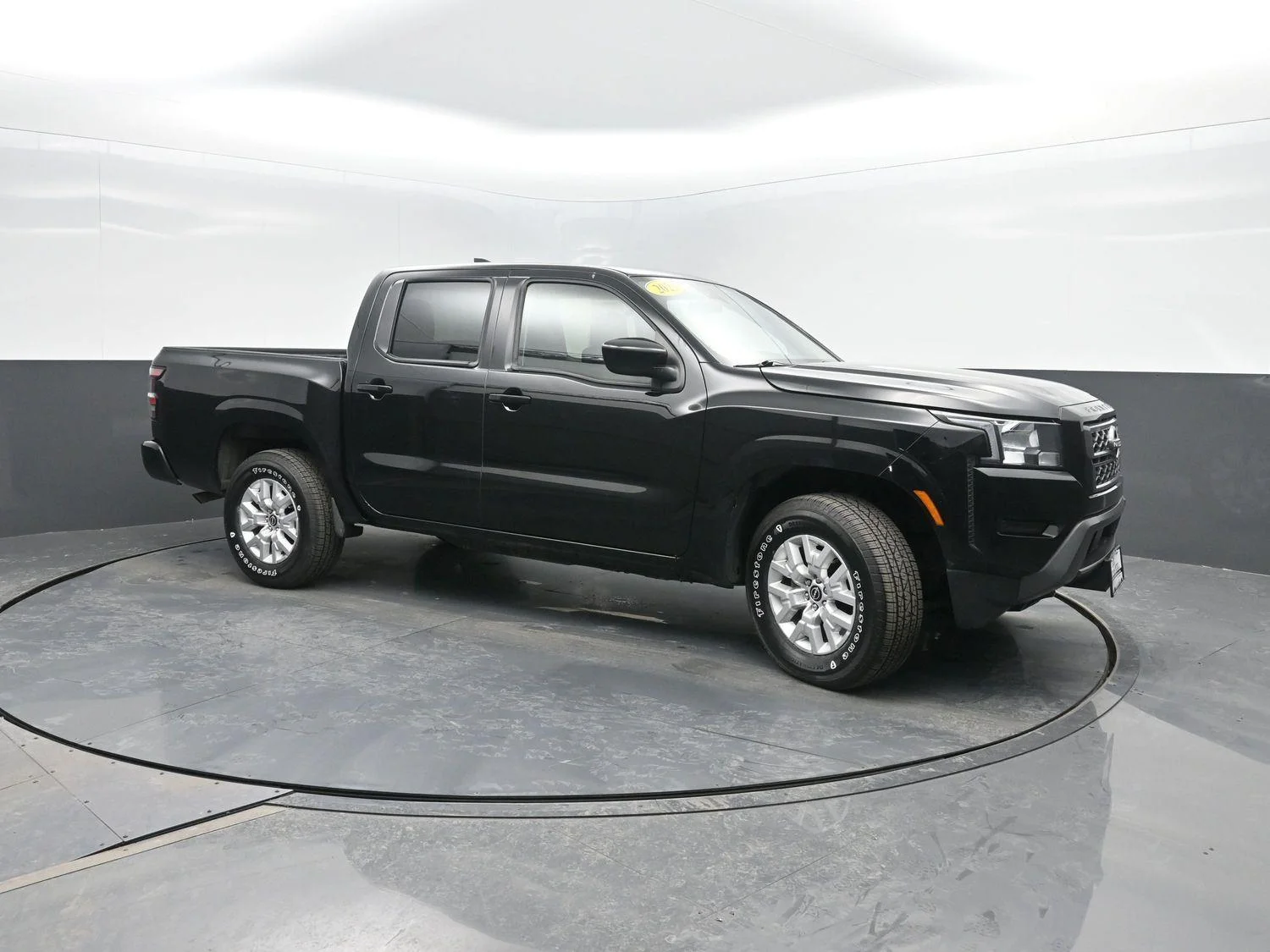 Used 2023  NISSAN  image 4