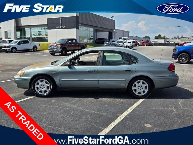 Used 2005 Green Ford SE image 4