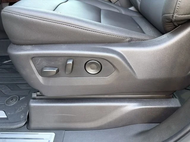 New 2026 Summit White GMC Elevation image 19