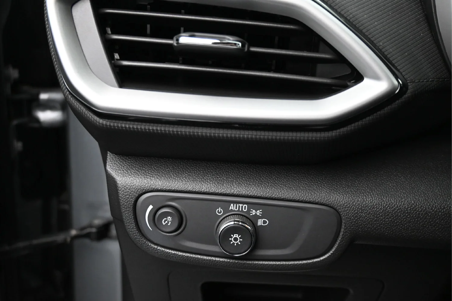 Used 2023 STERLING GRAY METALLIC Chevrolet LS image 20