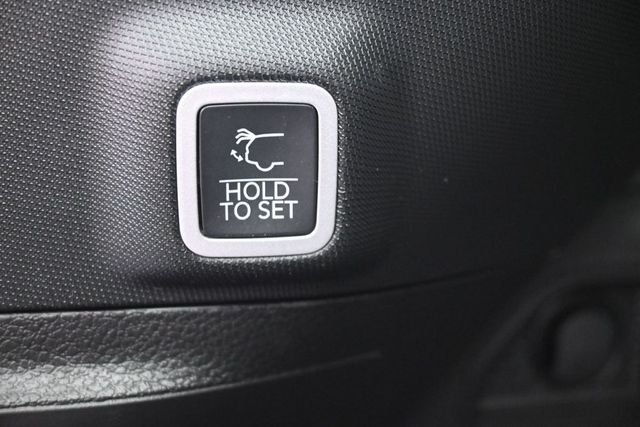 Used 2025 White/off-white Jeep Laredo image 16
