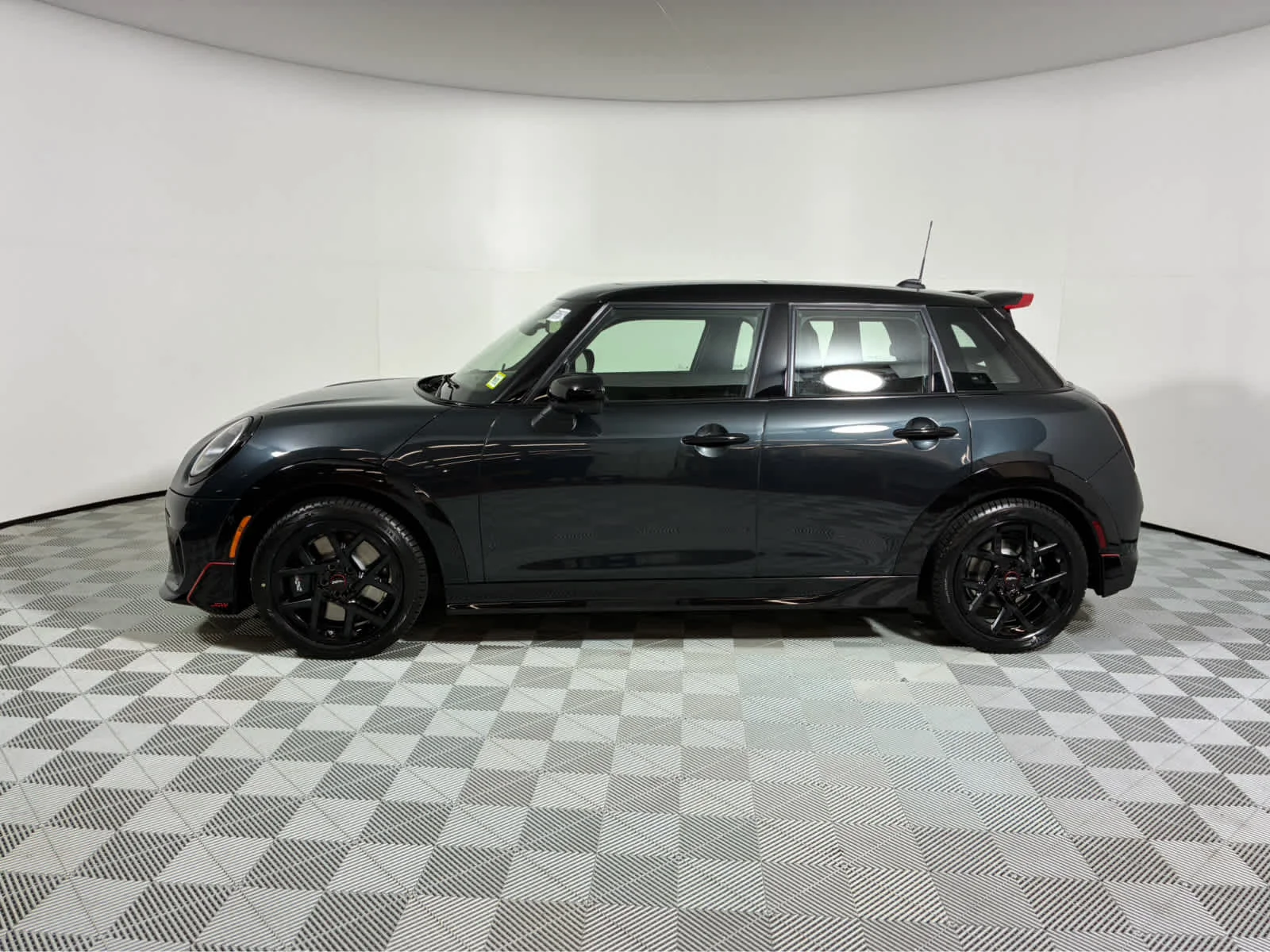 New 2026 LEGEND GREY MINI Iconic image 6