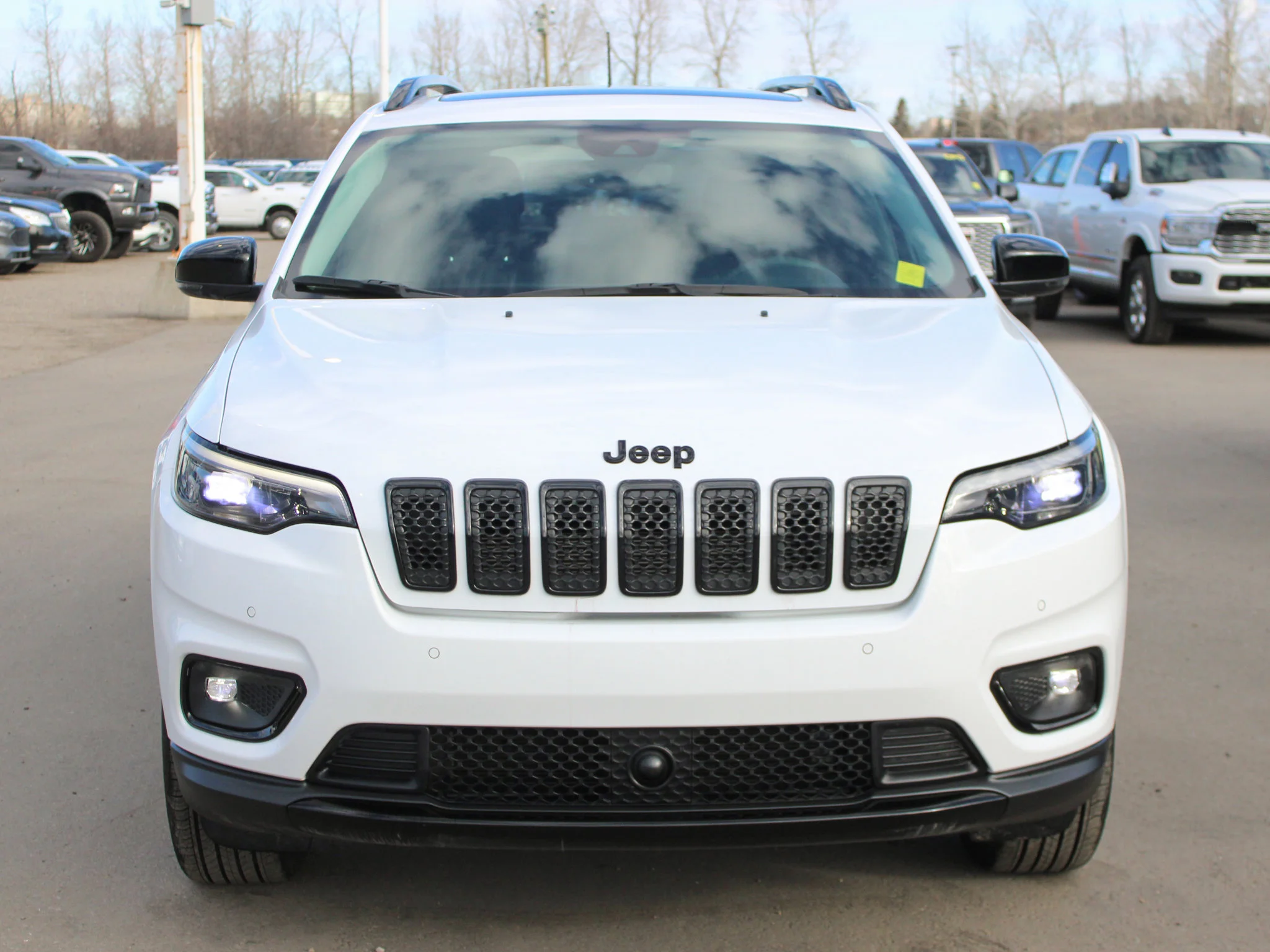 Certified Used 2023 White Jeep Altitude * 2.4L MultiAir | Heated/Vented Seats | Panoramic Sunroof | Apple CarPlay | Adaptive Cruise image 10