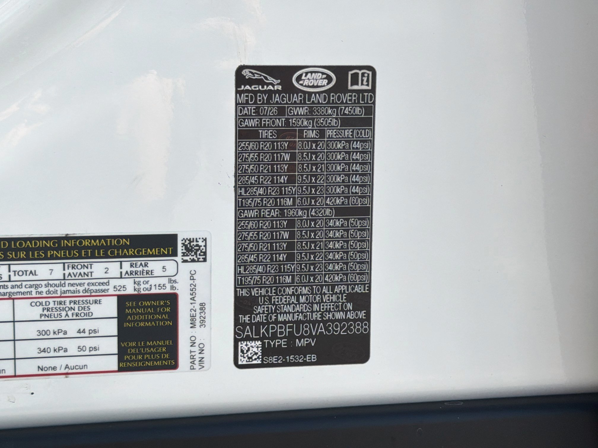 New 2027 Fuji White Land Rover SE image 43