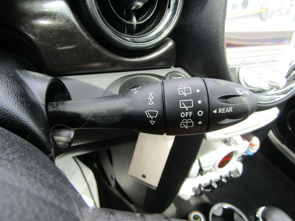 Used 2010 Pepper White MINI Base image 27
