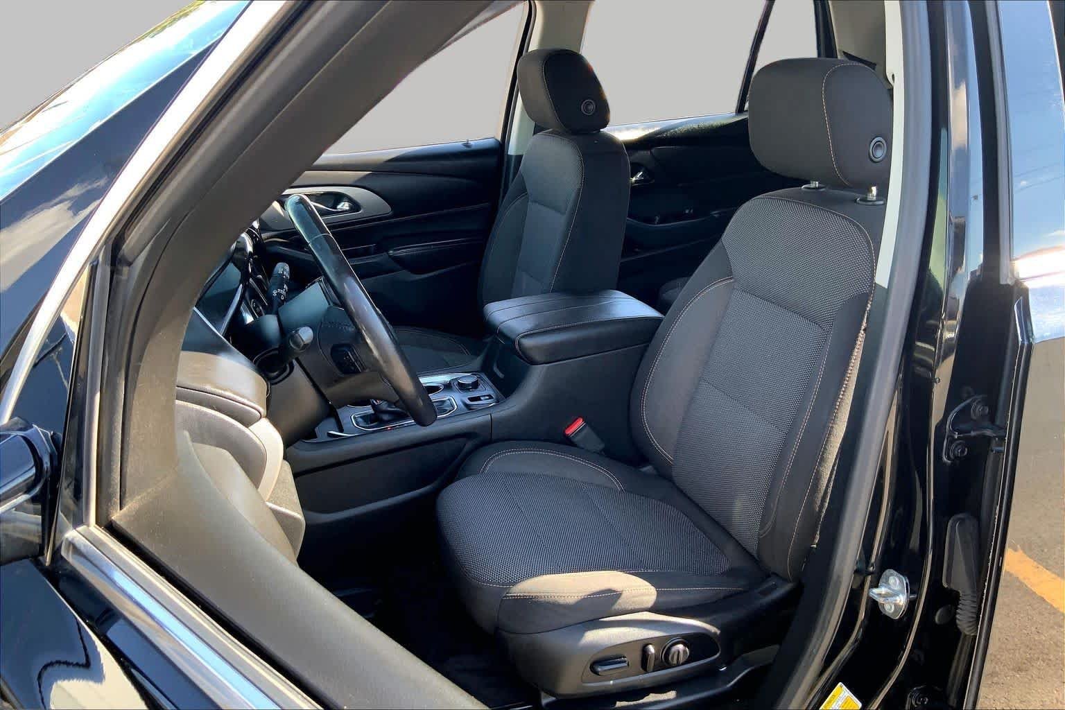Used 2018 Mosaic Black Metallic Chevrolet LT Cloth image 8