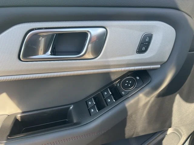 2026 Ford Explorer Active - Photo 9