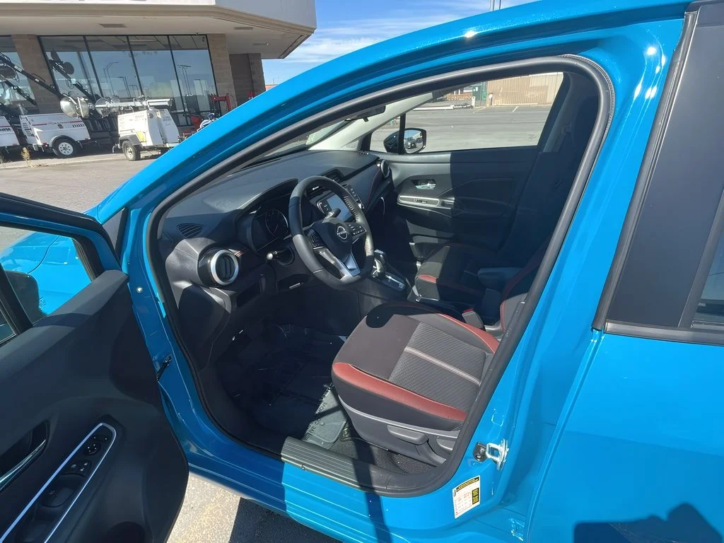2025 Nissan Versa Sedan SR - Photo 17