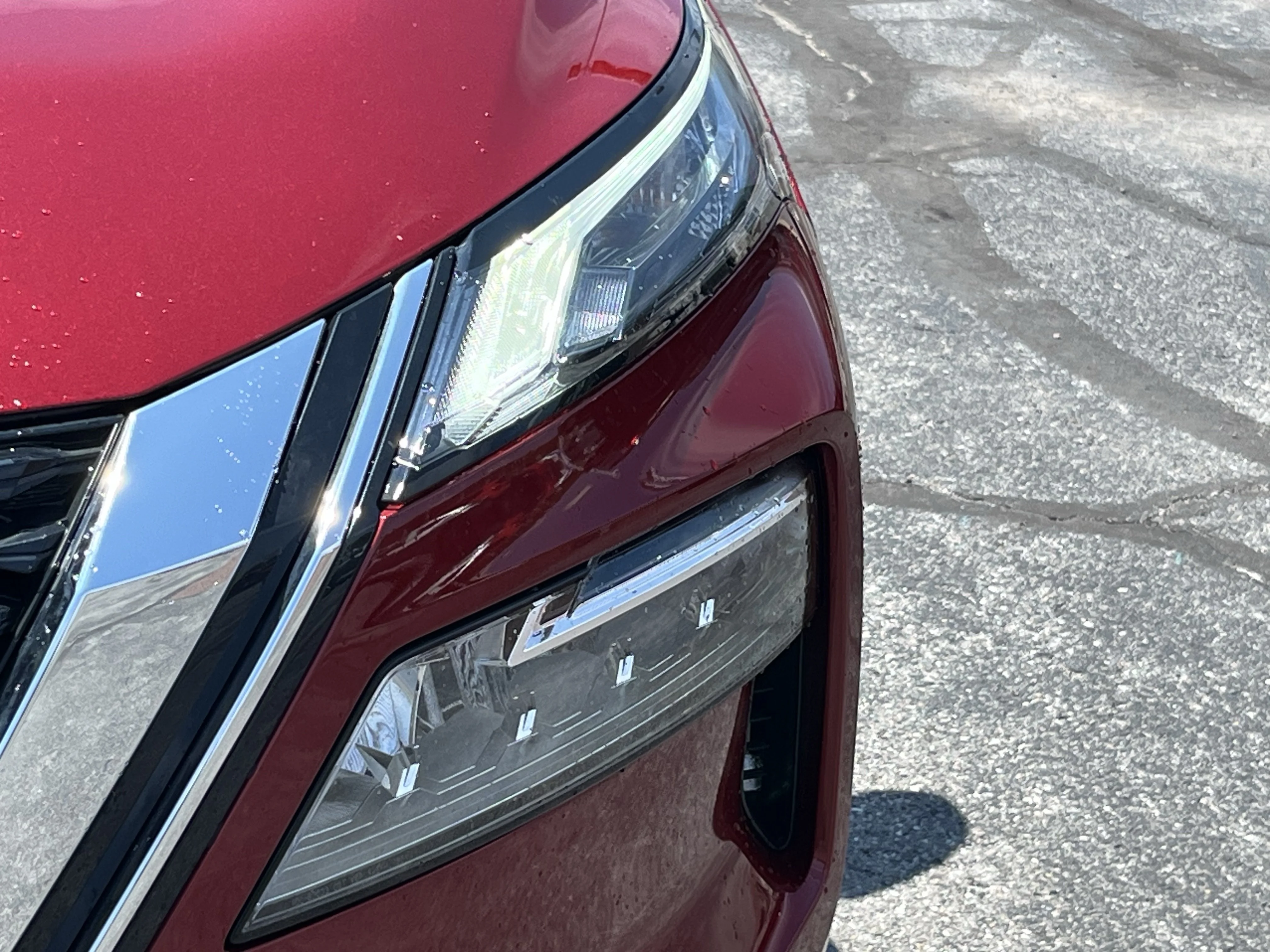 Used 2023 Scarlet Nissan SV image 13
