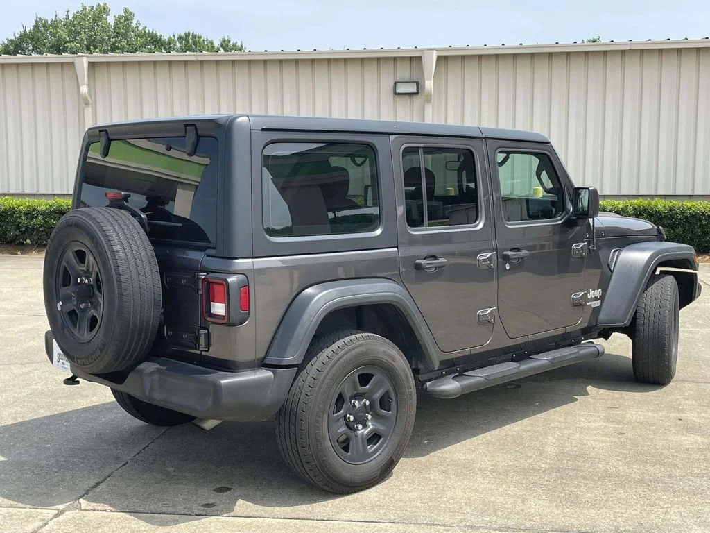 Certified Used 2018 Granite Crystal Clearcoat Metallic Jeep Unlimited Sport image 3