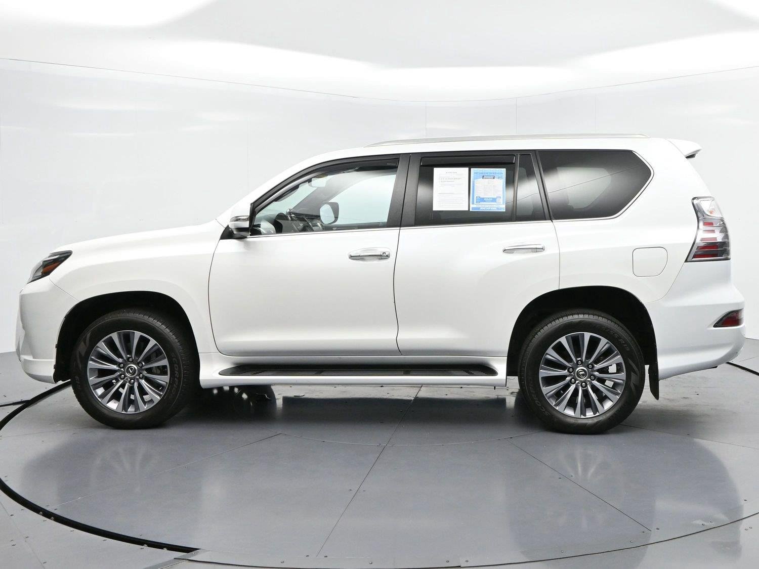 Used 2021 Starfire Pearl Lexus GX 460 Luxury image 4