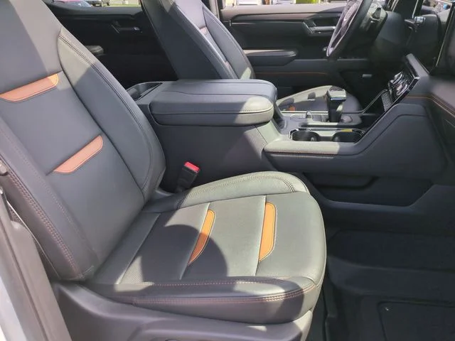 Used 2025 White GMC AT4 image 41