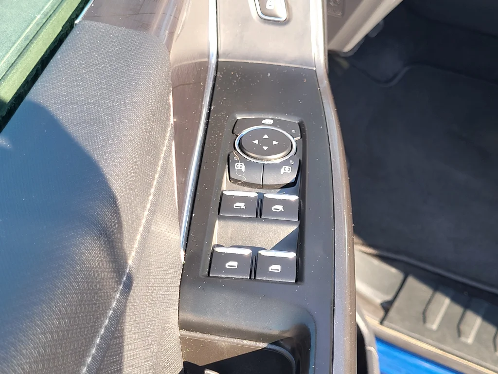 Used 2023 Atlas Blue Metallic Ford XLT image 19