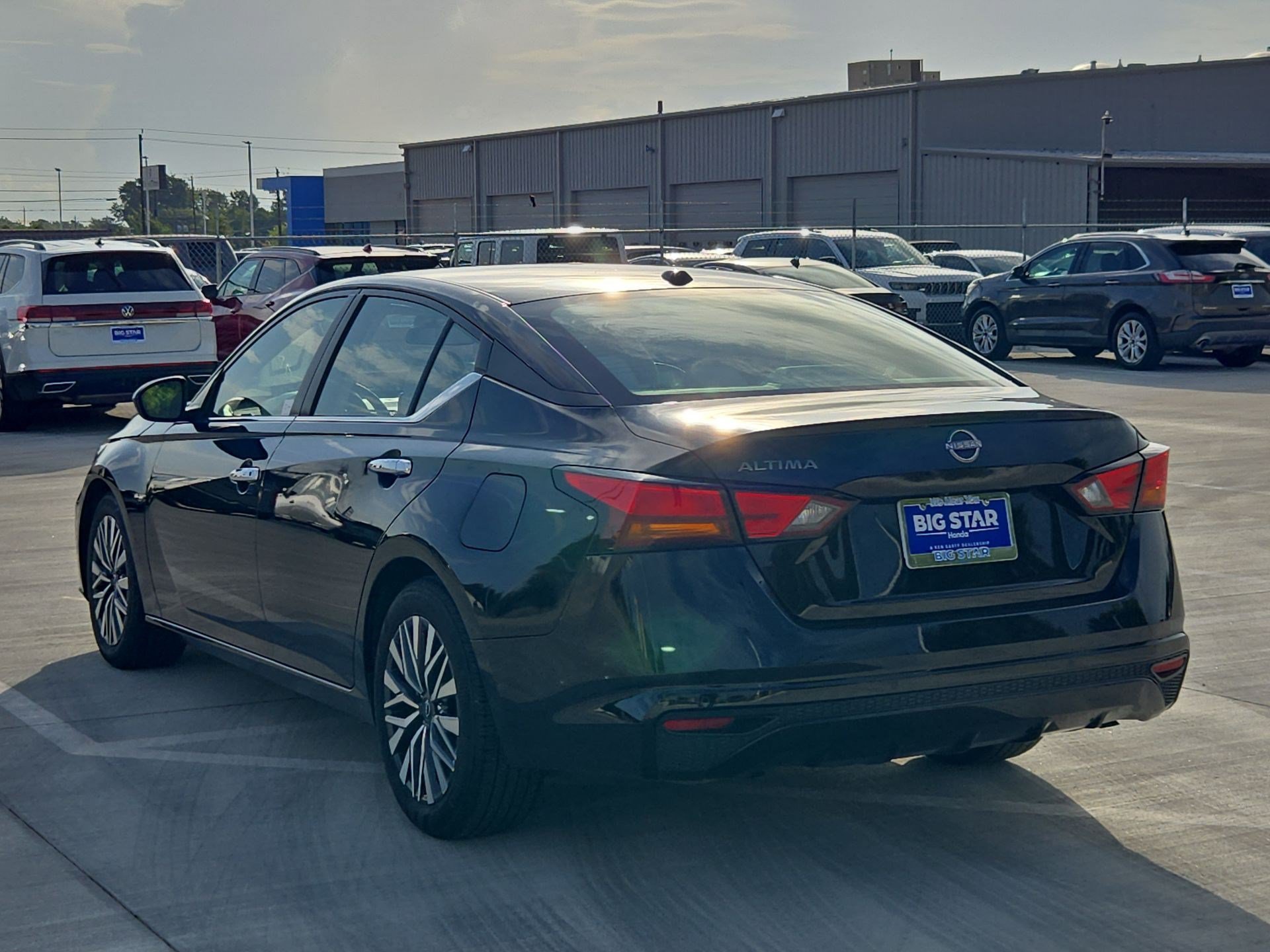 Used 2025 Super Black Nissan SV image 5