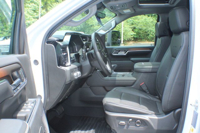 Used 2025 White Frost Tricoat GMC Denali image 15