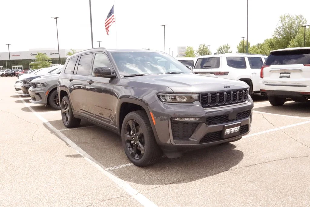 New 2026 Baltic Gray Metallic Clear-Coat Exterior Paint Jeep Limited image 6