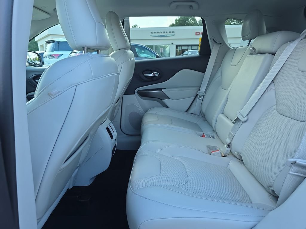 Used 2020 Gray Jeep Latitude Plus image 27