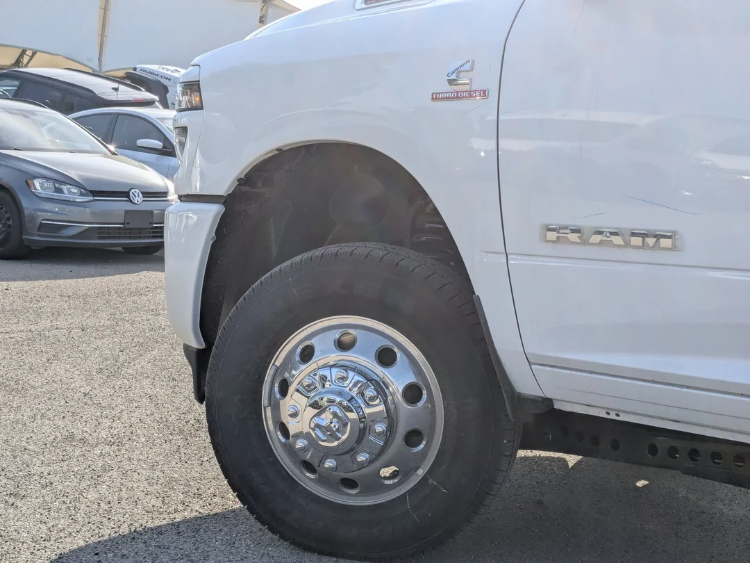 New 2026 White RAM Big Horn - - 6.7L HO Diesel - Max Tow Pkg w/ 5th Wheel Prep - Level 2 Plus Pkg w/ 12 Nav & More! image 9