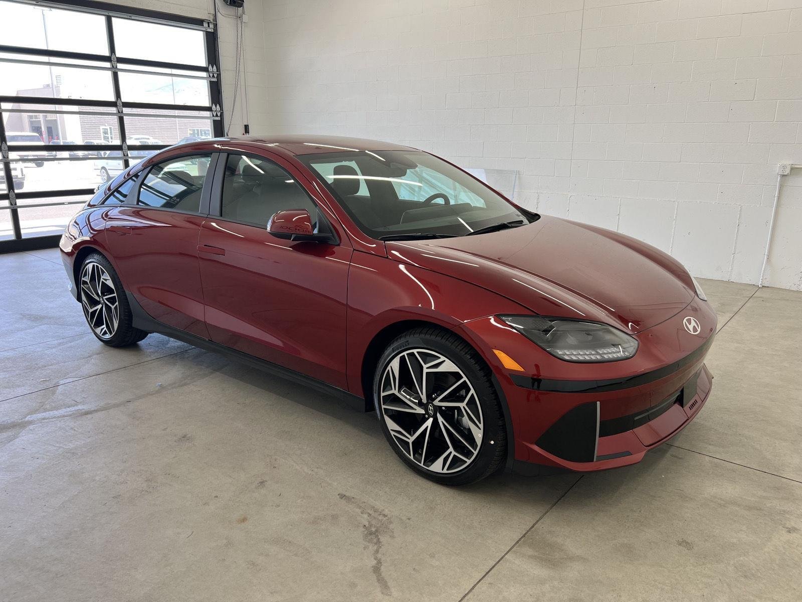 Used 2025 Ultimate Red Hyundai SEL image 5