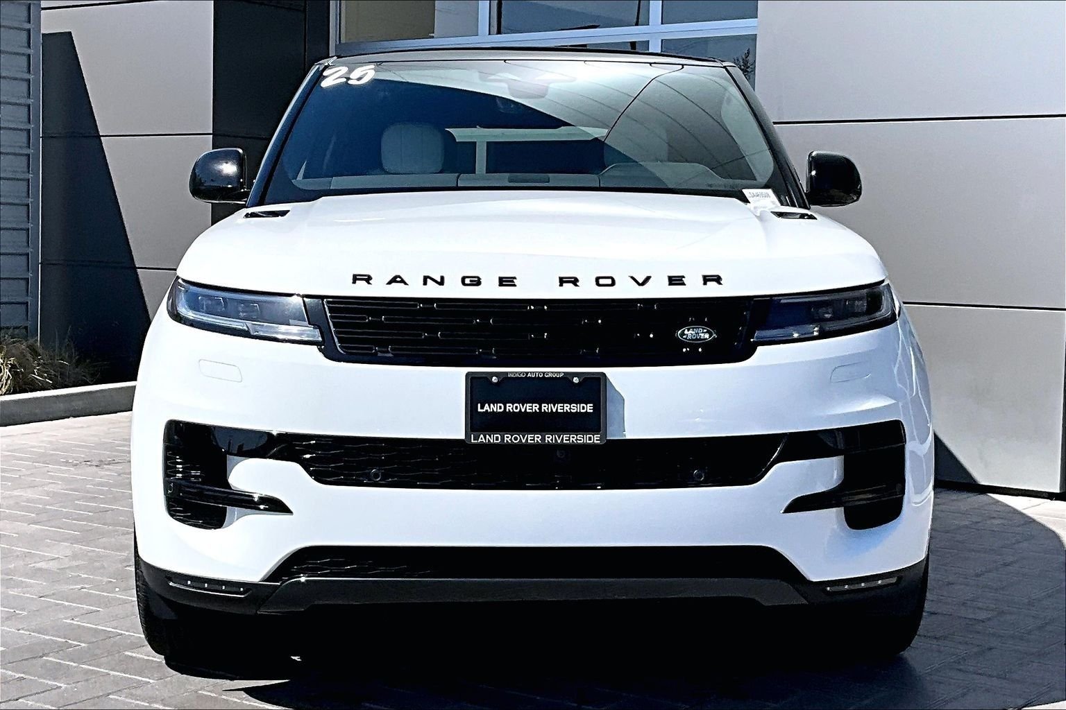 Used 2025 White Land Rover SE image 2