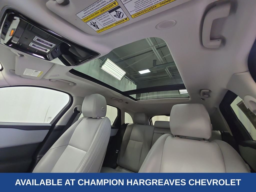 Used 2025 Ostuni Pearl White Metallic Land Rover Dynamic SE image 25