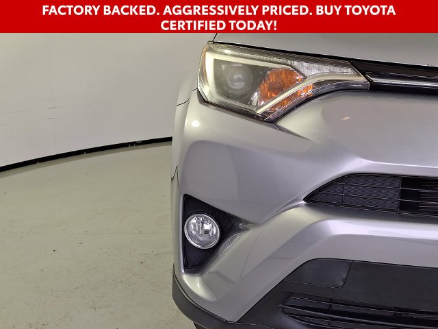 Used 2018 Silver Toyota XLE image 11