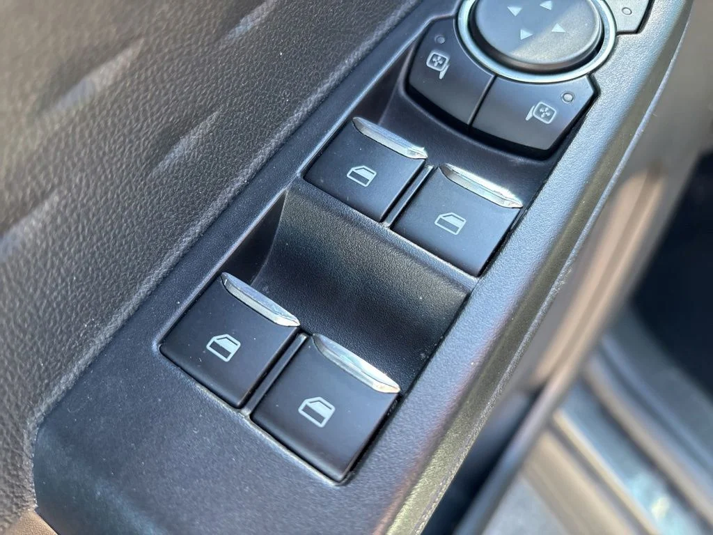 Used 2020 Gray Ford SE image 21