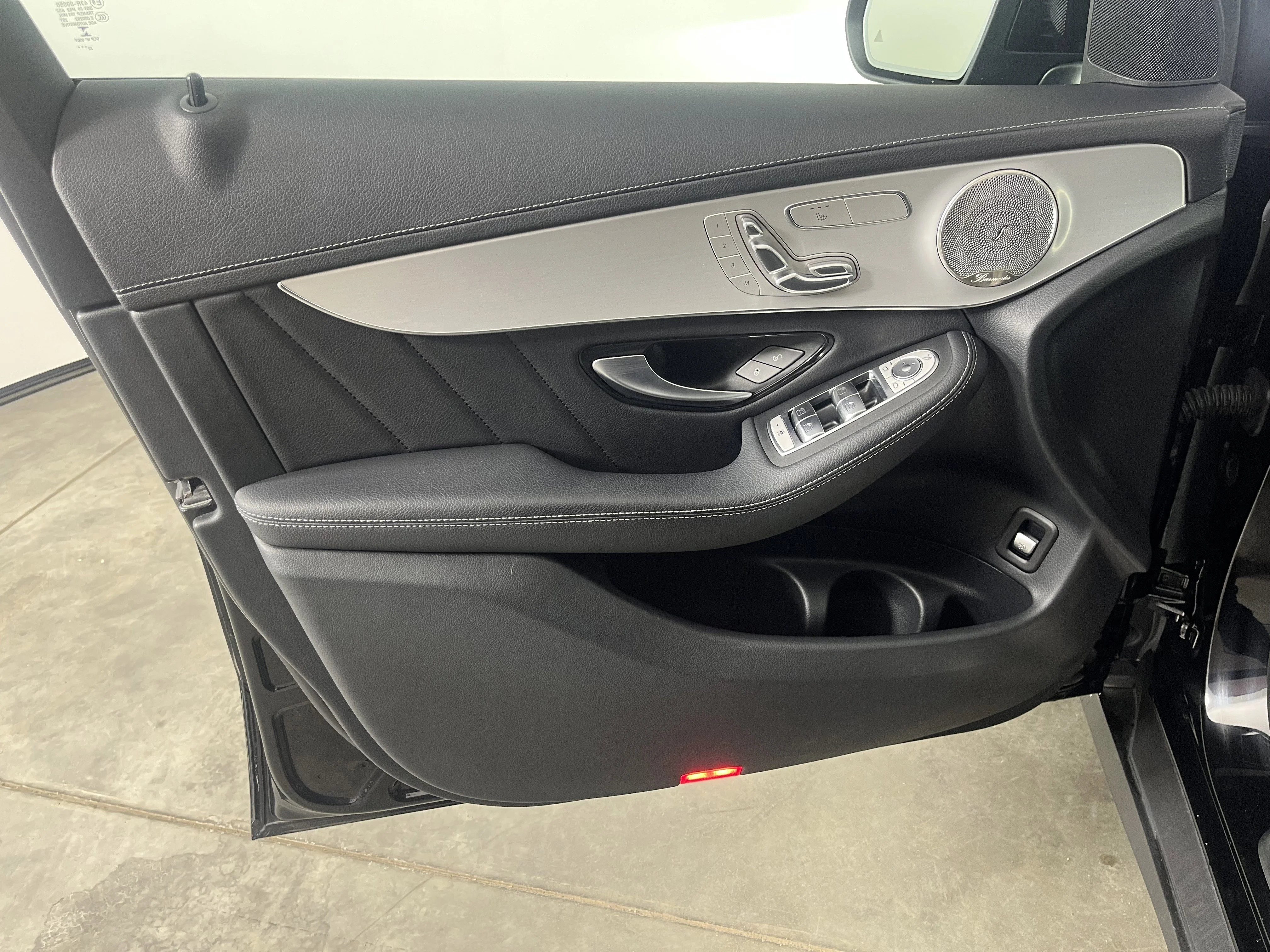 Used 2023 Obsidian Black Metallic Mercedes-Benz GLC 300 image 22