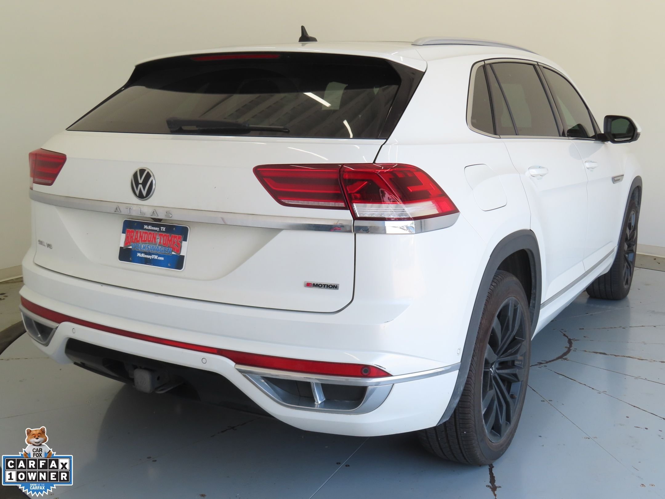 Used 2022 White Volkswagen 3.6L V6 SEL Premium R-Line image 3