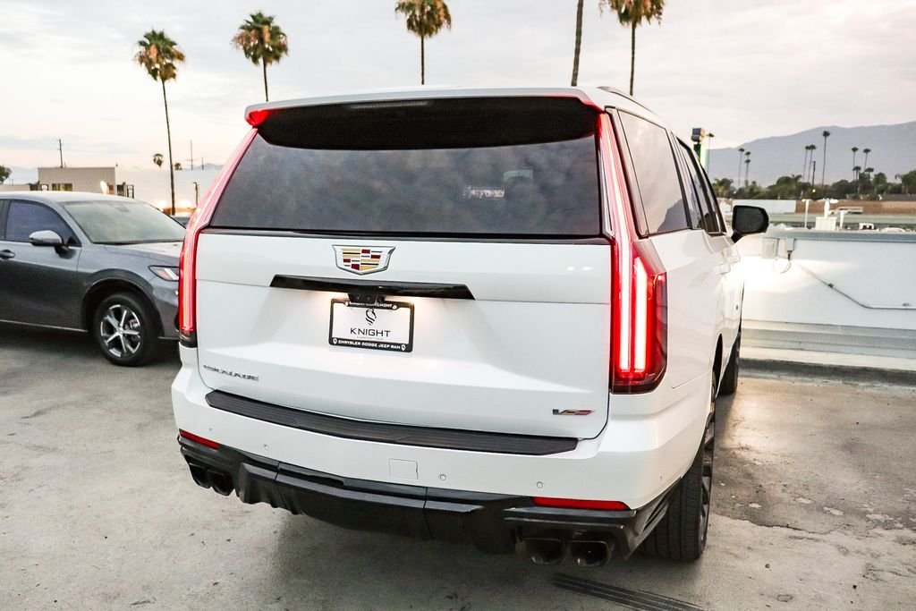 Used 2025 Crystal White Cadillac V-Series image 9