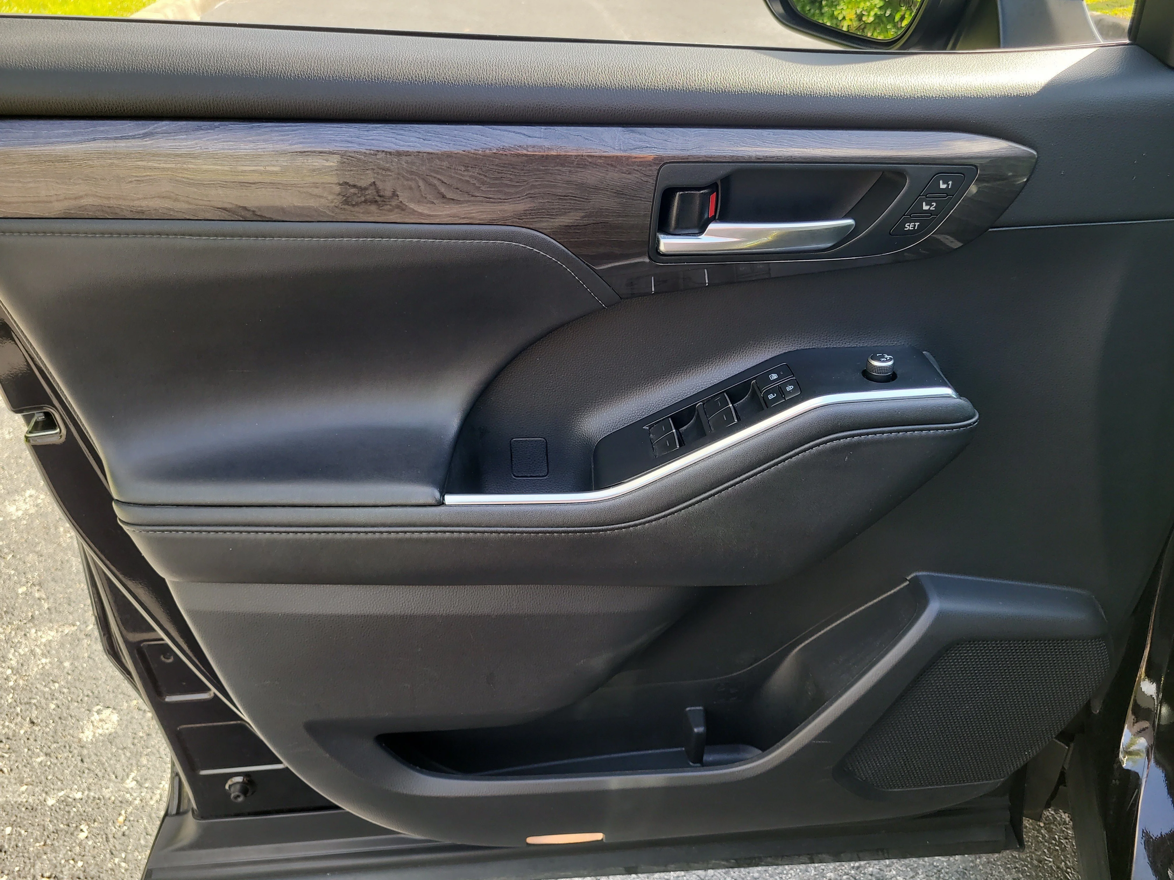 Used 2021 Amber Toyota Limited image 19