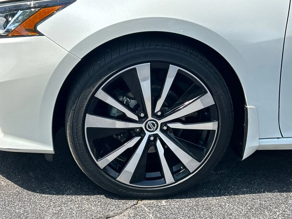 2021 Nissan Altima SR - Photo 13