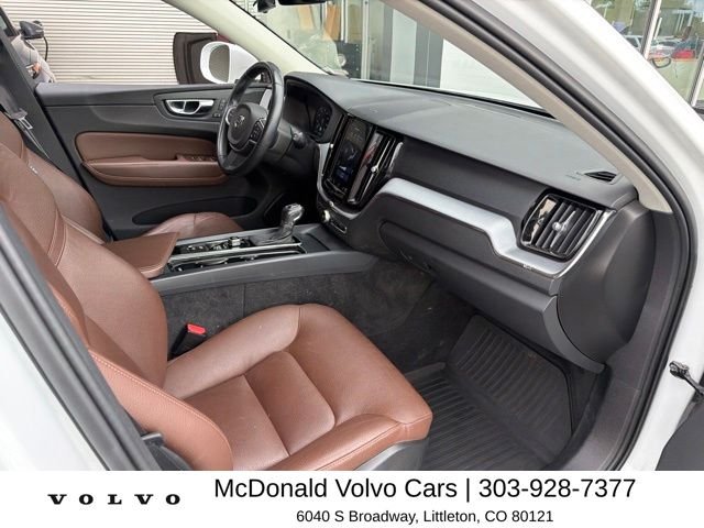 Used 2020 White Volvo T5 Momentum image 7